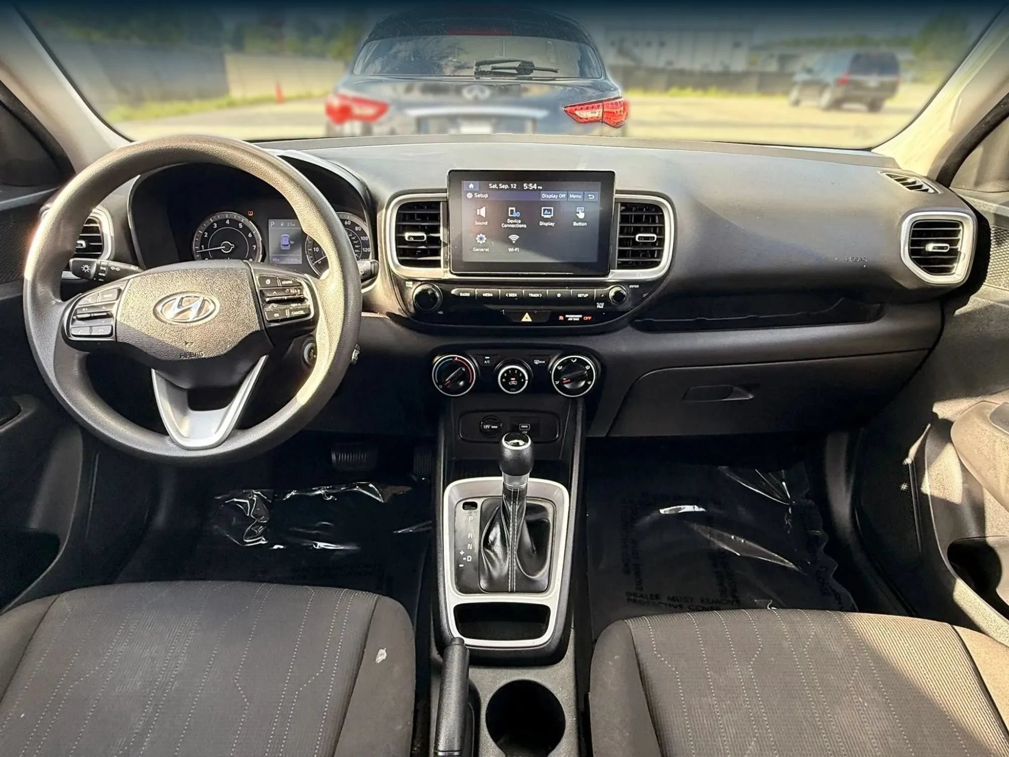 Used 2021 Hyundai Venue SE FWD image 3