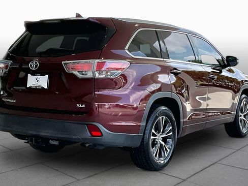 Used 2016 Toyota Highlander XLE FWD image 12