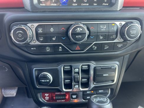 Used 2018 Jeep Wrangler Unlimited Rubicon w/ Dual Top Group AWD/4WD image 26