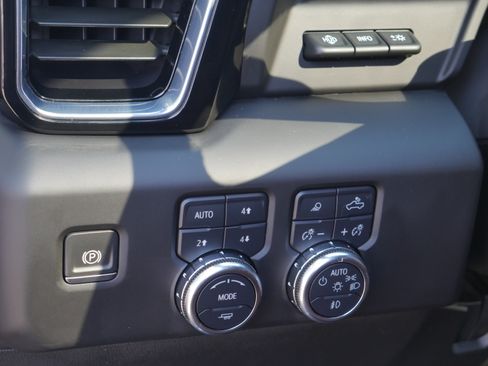 Used 2024 GMC Sierra 2500 Denali Ultimate AWD/4WD image 5