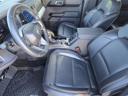 Used 2024 Ford Bronco Badlands image 8