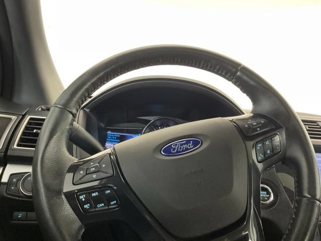 Used 2017 Ford Explorer XLT w/ Equipment Group 202A AWD/4WD image 32