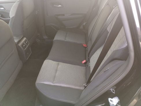 Used 2021 Nissan Rogue SV image 16