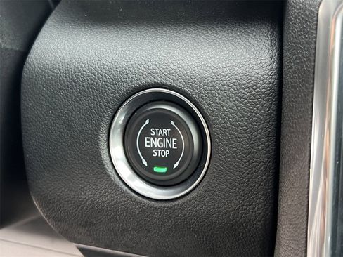 Used 2025 GMC Acadia Elevation image 19