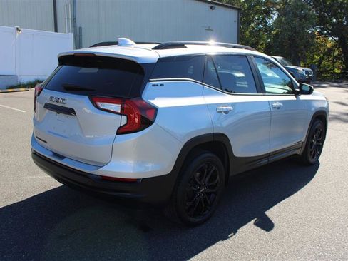 Used 2022 GMC Terrain SLE w/ Driver Convenience Package image 8