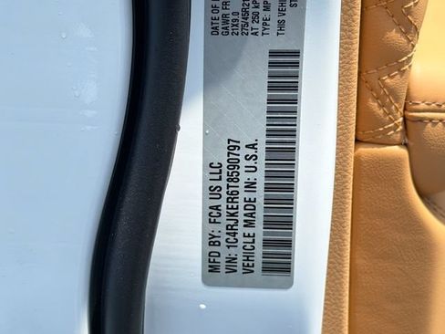 New 2026 Jeep Grand Cherokee L Summit w/ Advanced Protech Group IV AWD/4WD image 34