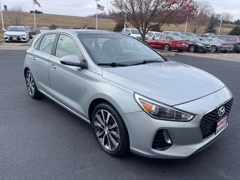 Used 2020 Hyundai Elantra GT w/ Style Package 02 FWD image 2