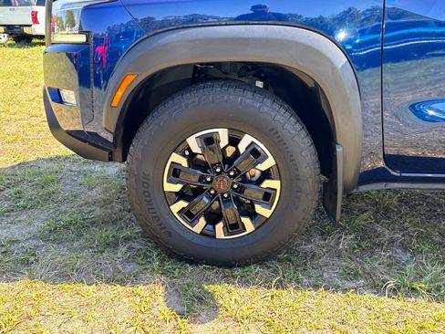 Used 2023 Nissan Frontier PRO-4X w/ Technology Package AWD/4WD image 10