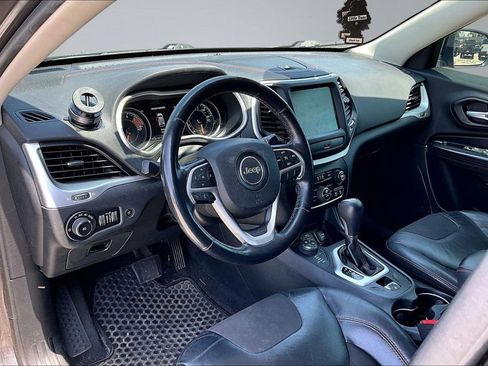 Used 2016 Jeep Cherokee Trailhawk w/ Comfort/Convenience Group AWD/4WD image 4