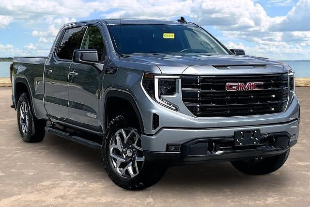 Used 2025 GMC Sierra 1500 Elevation AWD/4WD image 1