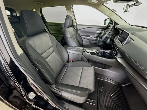 Used 2024 Nissan Rogue SV image 26