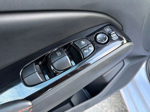 Used 2025 Nissan Altima 2.5 SR image 16