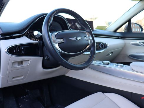 Used 2022 Genesis GV70 2.5T w/ Select Package image 10