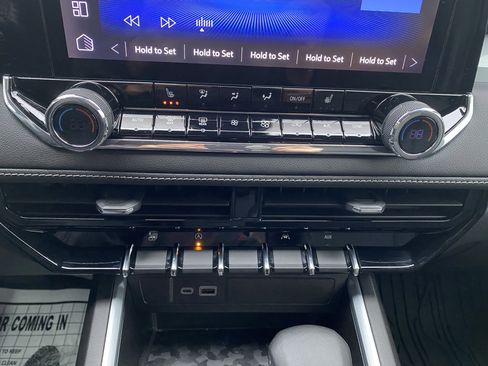 Used 2023 Chevrolet Colorado LT w/ LT Convenience Package III image 27