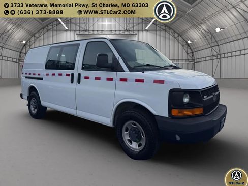 Used 2016 Chevrolet Express 2500 RWD image 1