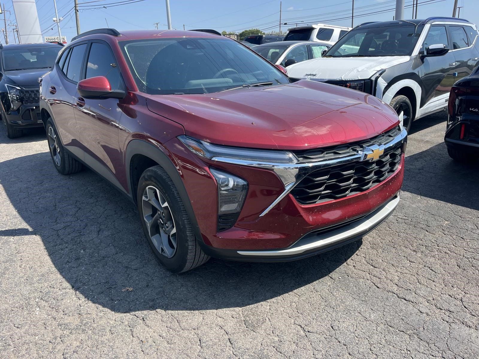 Used 2024 Chevrolet Trax LT FWD image 1