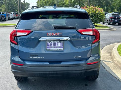 Used 2024 GMC Terrain SLE w/ Driver Convenience Package AWD/4WD image 6