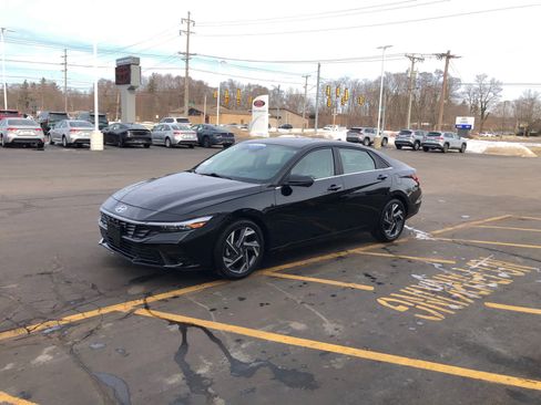 Certified 2024 Hyundai Elantra Limited image 4
