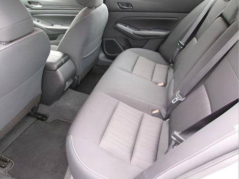 Used 2024 Nissan Altima 2.5 SV image 9