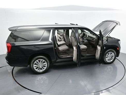 Used 2024 GMC Yukon XL SLT w/ SLT Luxury Package image 39