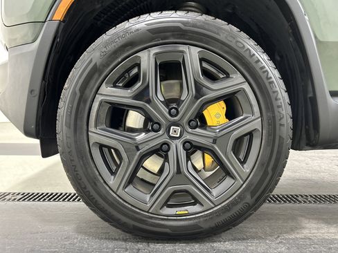 Used 2023 Rivian R1S Adventure image 9