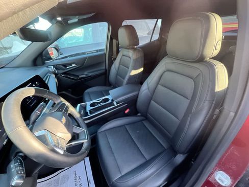 Used 2025 Chevrolet Equinox LT w/ Convenience Package II image 11