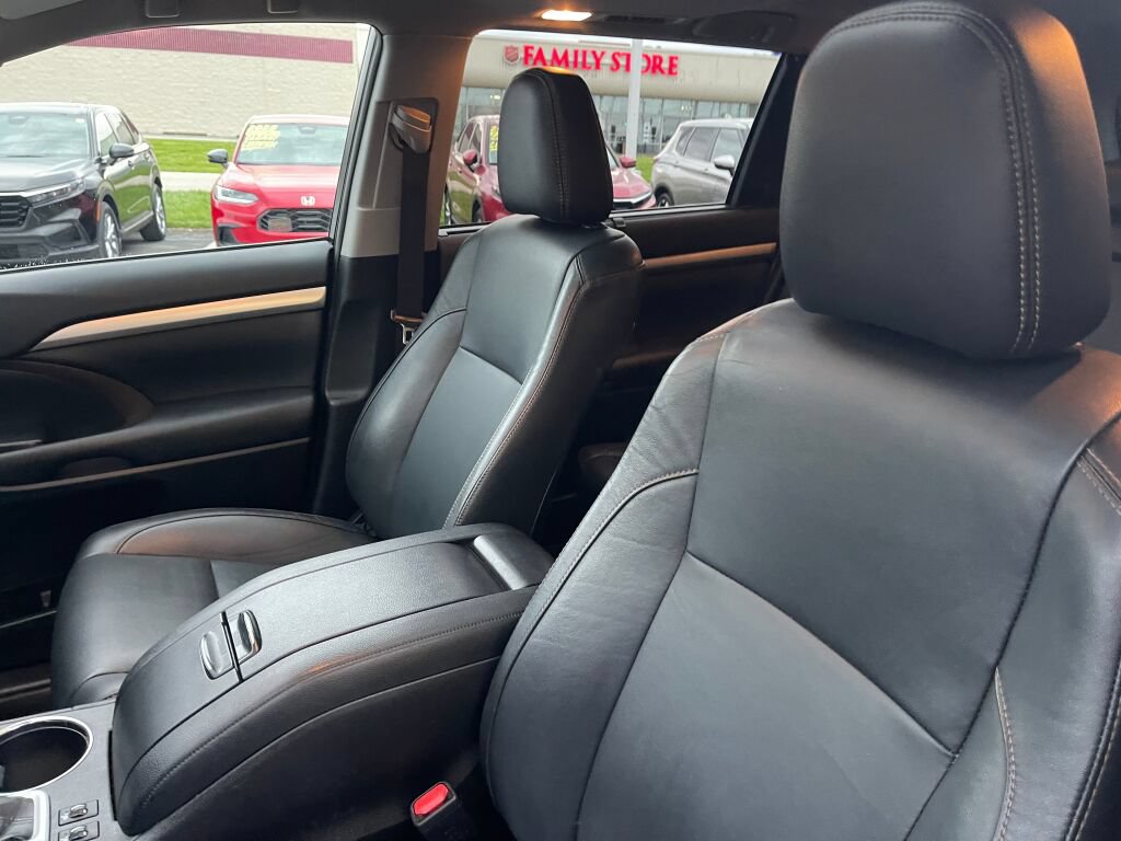 Used 2019 Toyota Highlander XLE AWD/4WD image 6