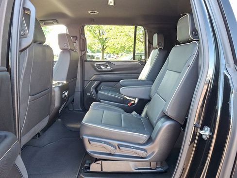 Used 2022 GMC Yukon XL SLT w/ SLT Luxury Package AWD/4WD image 11