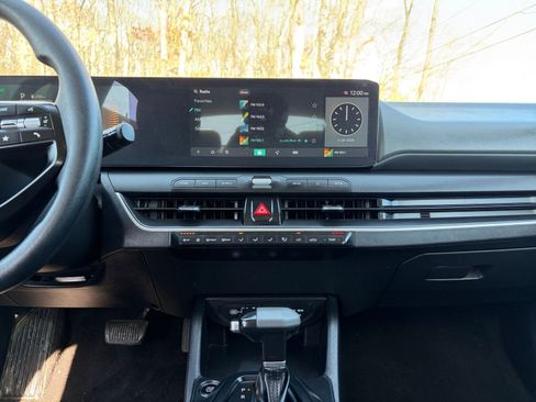 Used 2025 Kia K4 LXS image 17