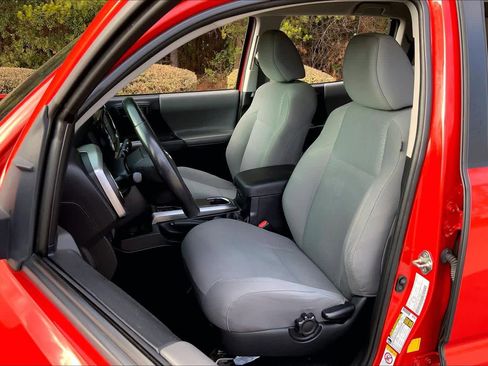 Used 2018 Toyota Tacoma SR5 image 8