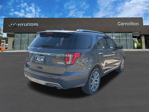 Used 2017 Ford Explorer Limited w/ Equipment Group 301A FWD image 5