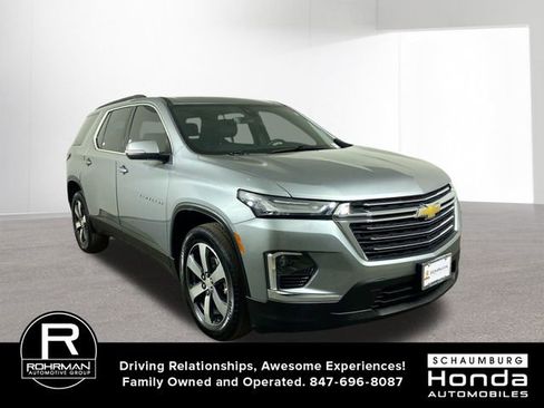 Used 2023 Chevrolet Traverse LT w/ LT Premium Package image 3
