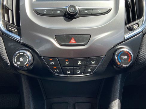 Used 2017 Chevrolet Cruze LT FWD image 33