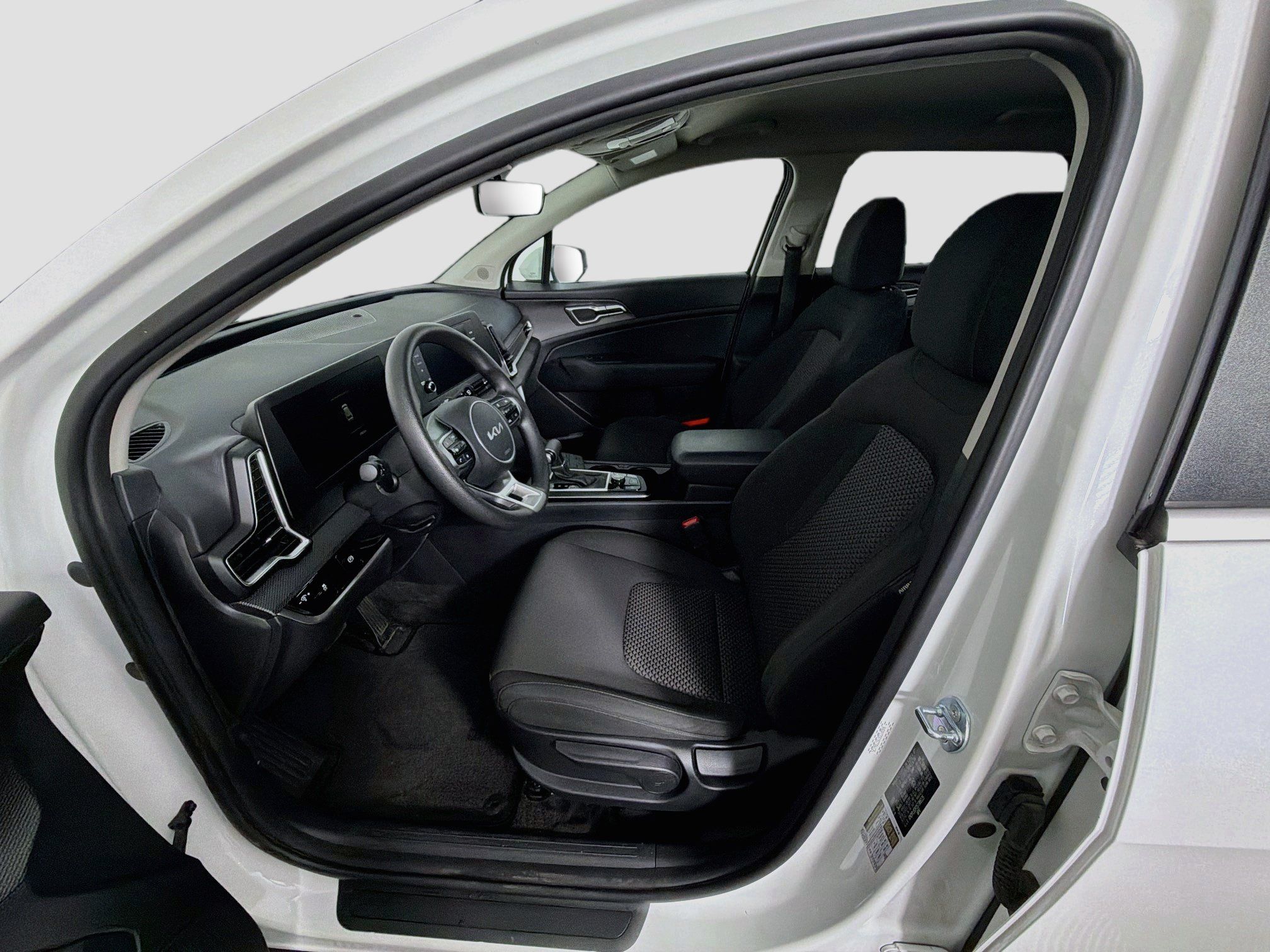 Used 2025 Kia Sportage LX FWD image 13