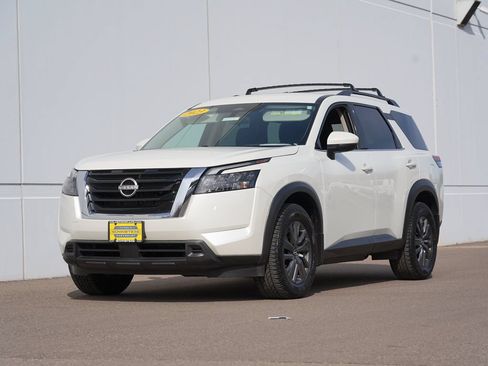 Used 2023 Nissan Pathfinder SV AWD/4WD image 7