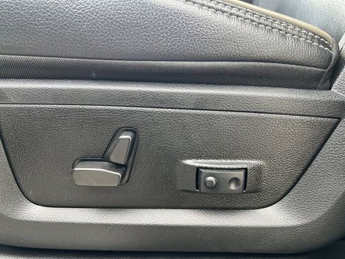 Used 2022 RAM 2500 Laramie w/ Body Color Bumper Group image 36