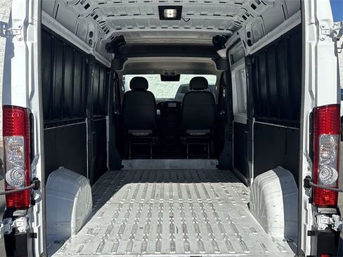 Used 2025 RAM ProMaster 2500 w/ Convenience Group image 16