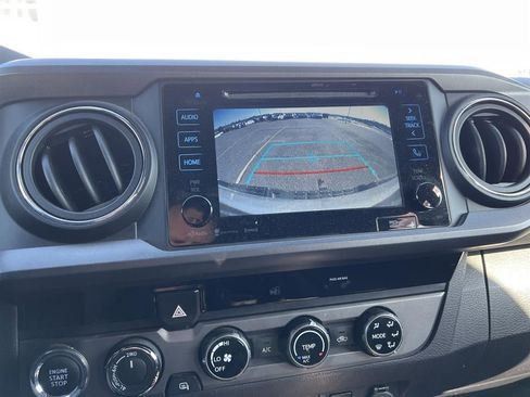 Used 2018 Toyota Tacoma TRD Off-Road image 4