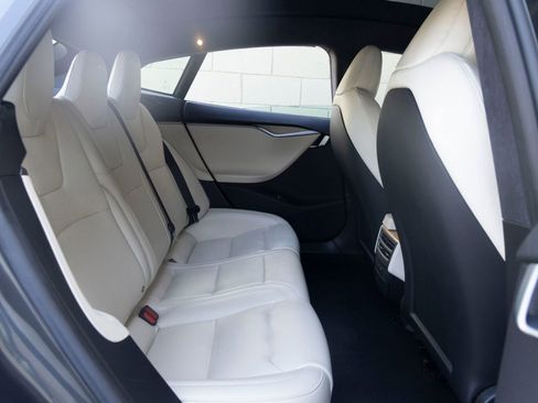 Used 2020 Tesla Model S Long Range Plus image 24