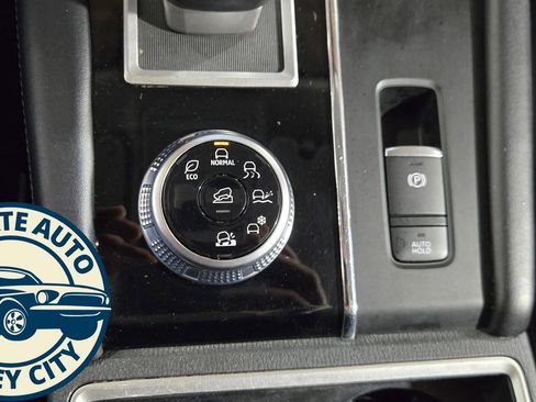 Used 2024 Mitsubishi Outlander SE image 15