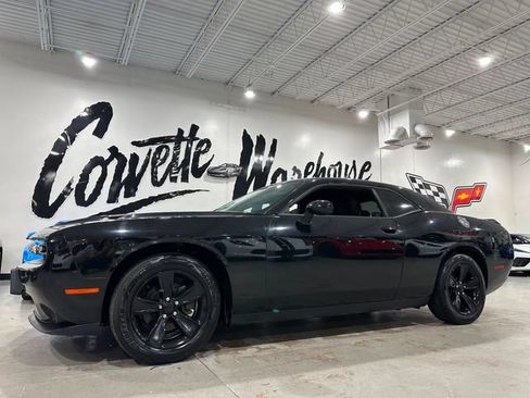 Used 2020 Dodge Challenger SXT RWD image 1
