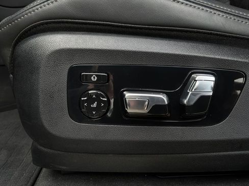 Used 2025 BMW X5 xDrive40i w/ M Sport Package AWD/4WD image 11