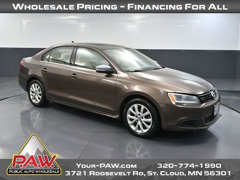 Used 2014 Volkswagen Jetta SE image 1