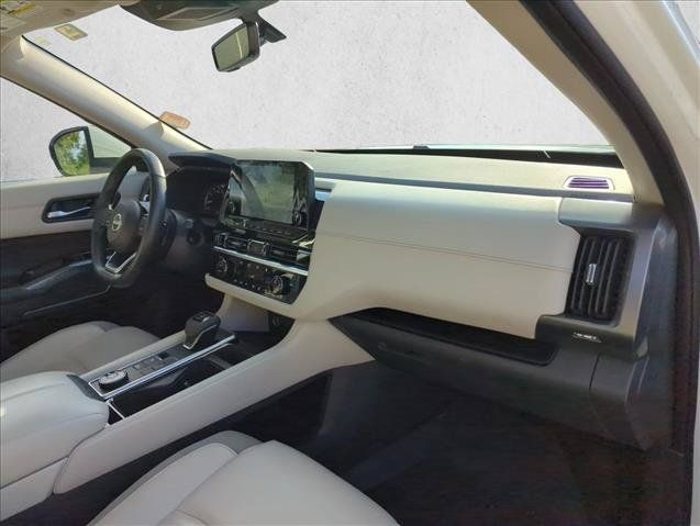 Used 2023 Nissan Pathfinder SL AWD/4WD image 28