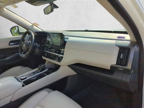 Used 2023 Nissan Pathfinder SL AWD/4WD image 28