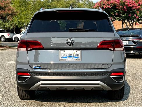 Used 2023 Volkswagen Taos SE w/ Panoramic Sunroof Package AWD/4WD image 4