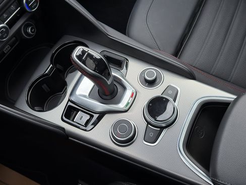 Used 2024 Alfa Romeo Giulia AWD image 24