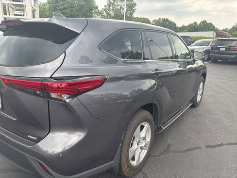 Used 2021 Toyota Highlander L AWD/4WD image 8