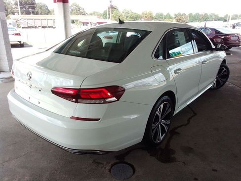 Used 2021 Volkswagen Passat 2.0T SE FWD image 5