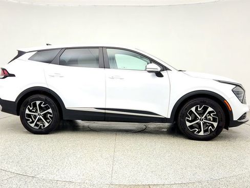 Used 2025 Kia Sportage EX image 4
